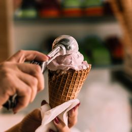 Eis im Becher oder im Stanitzel?