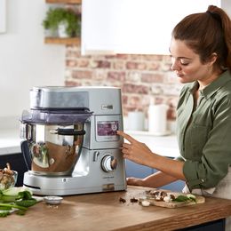 Ein Küchengerät, das backen und kochen kann