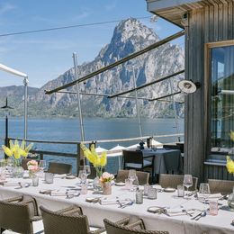 Das Bootshaus liegt direkt am Traunsee