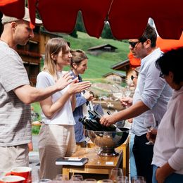 © Rote Wand Gourmethotel | Ingo Pertramer Das Gourmethotel Rote Wand in Lech lädt zum Sommerfest