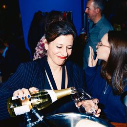 © Tim Cavadini Gute Laune und guten Sprudel gibt's bei Madame Seradj