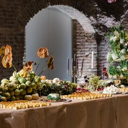 Hier wird Essen kunstvoll arrangiert