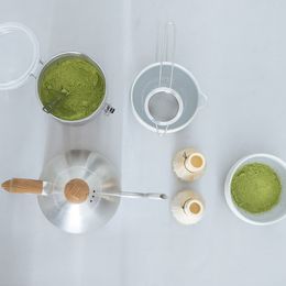 Matcha-Set mit Chasen, Schale und Teepulver