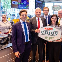 Der Vorstand bei der „SPAR-enjoy-to-go“-Eröffnung