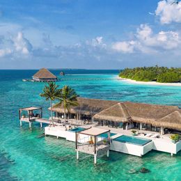 Eine der Romantic Pool Residences auf Velaa