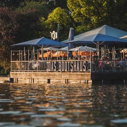 Sommer-Terrasse direkt am Wasser