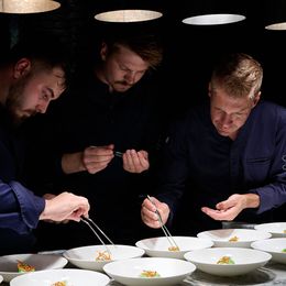 Andreas Senn (re.) mit seinem Team