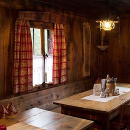 Die gemütliche Stube der Aldranser Alm
