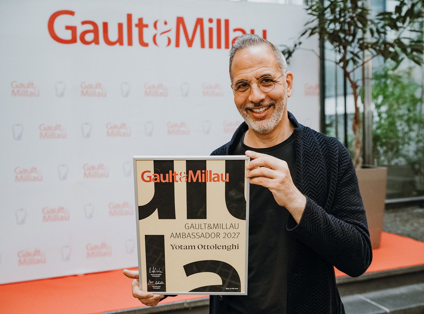 © Hannes Winkler/www.goodlifecrew.com Yotam Ottolenghi mit der Urkunde