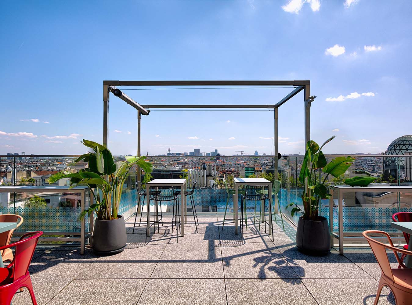 © Steigenberger Hotels GmbH Cocktails mit Blick über Wien