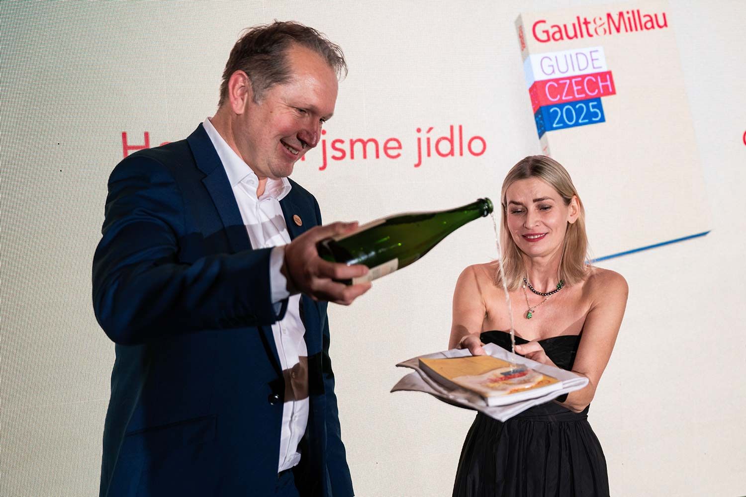 Champagner-Taufe für den Guide