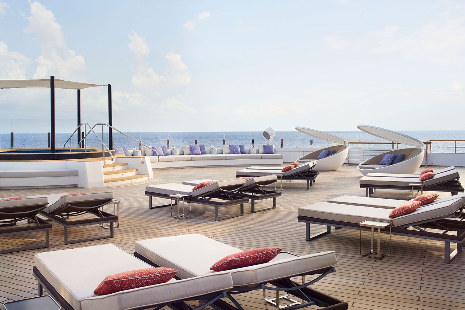 Pool-Deck der Ritz-Carlton-Yacht