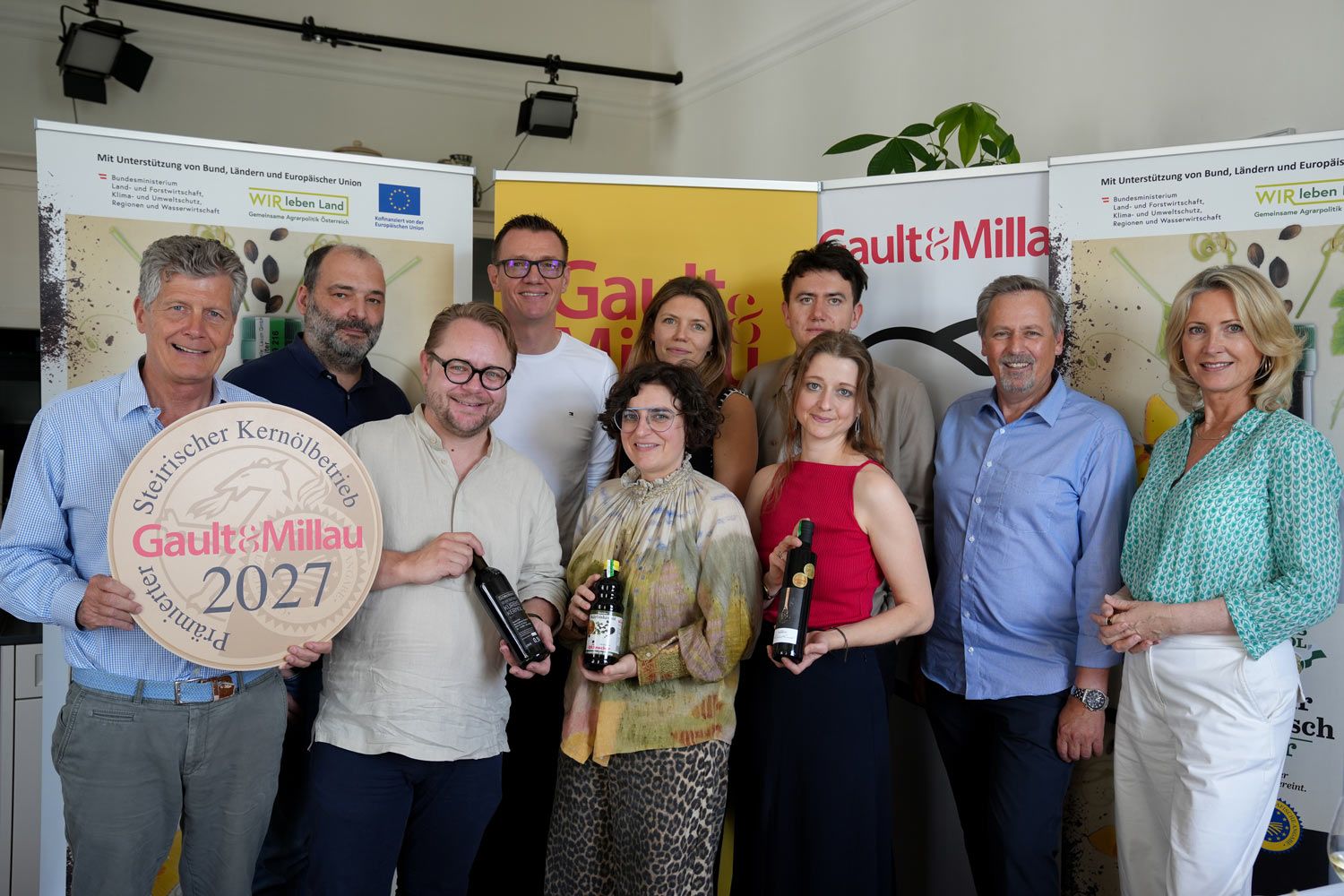 Die Jury (v. l. n. r.): Karl Hohenlohe, Werner Pichlmaier, Andreas Krainer, Silvio Nickol, Stefanie Herkner, Elena Kubiena, Franziska Ettmeier, Jonathan Wittenbrink, Reinhold Zötsch, Martina Hohenlohe