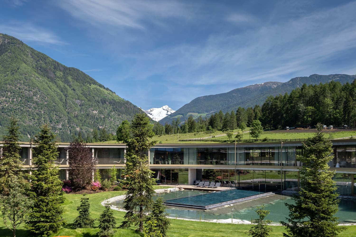 Eingebettet in alpine Kulisse