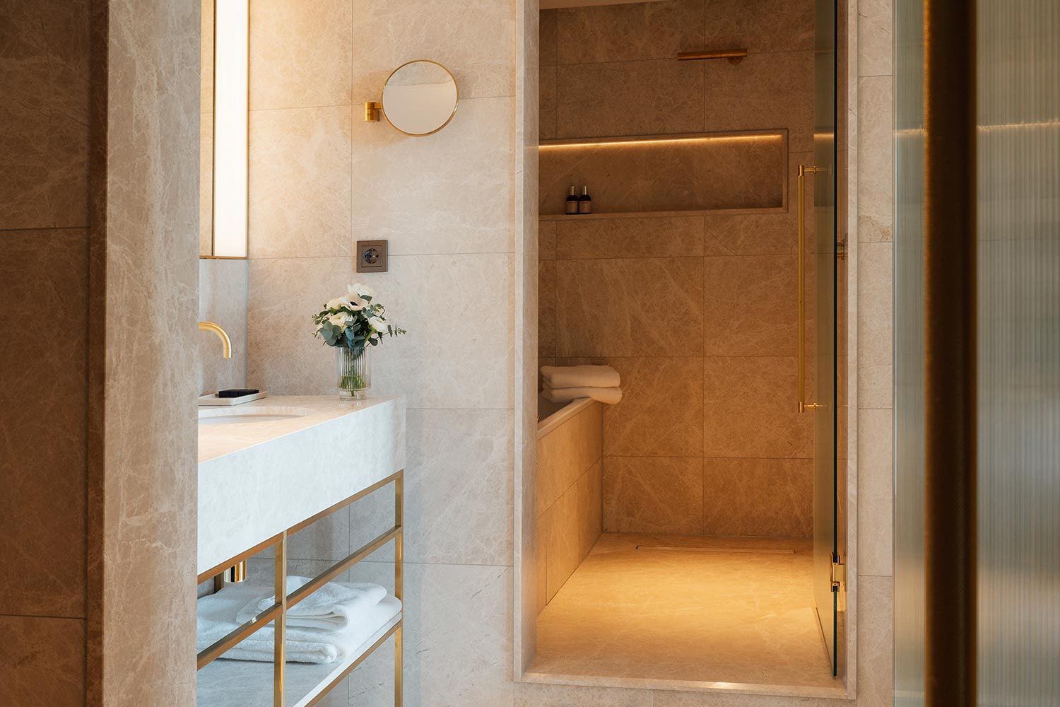 Die Badezimmer sind wahre Schmuckstücke