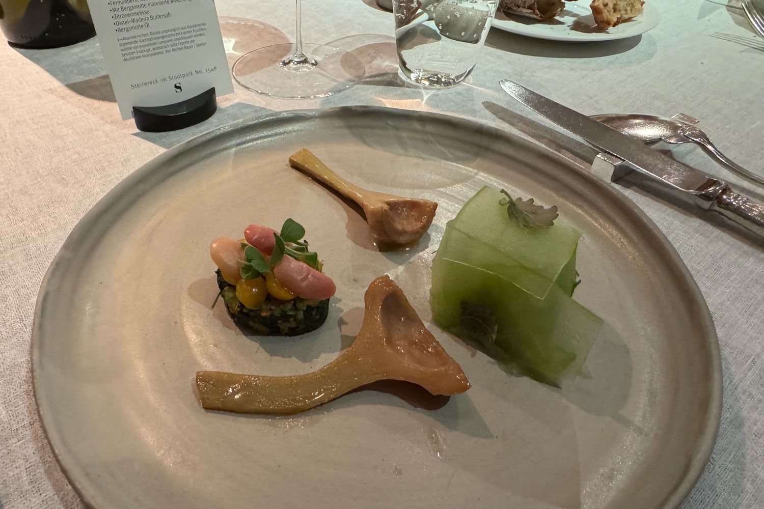 Artischocken mit Melonengurke & Bergamotte