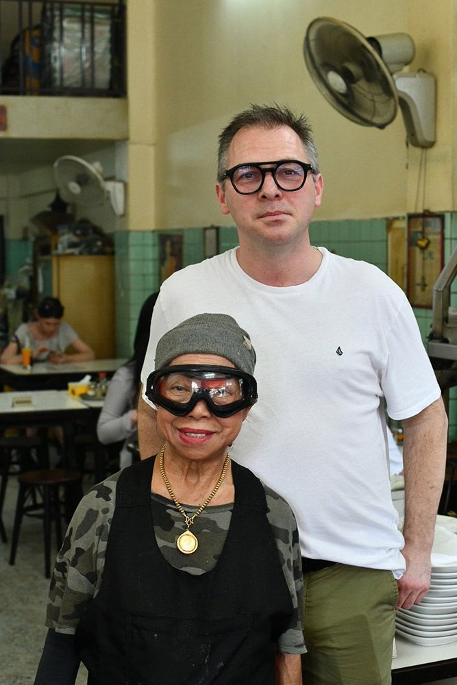 Max Stiegl mit der berühmten Streetfood-Köchin Jay Fai