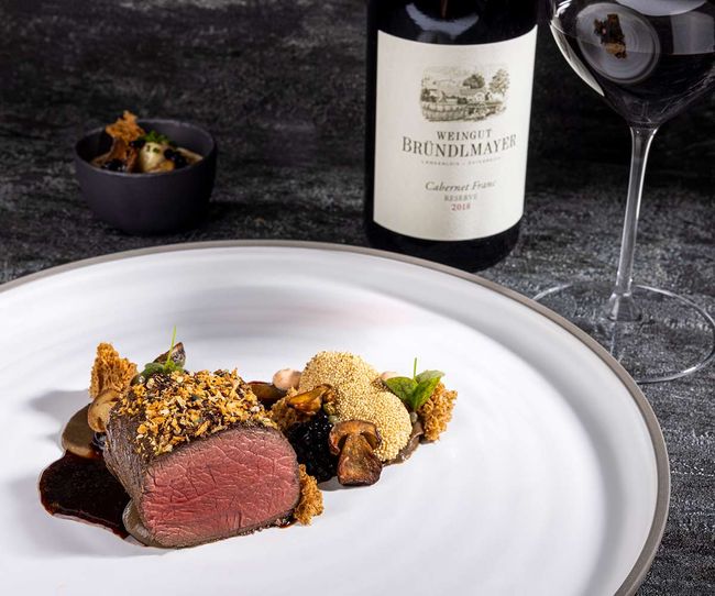 © Kirchgasser Photography Heimischer Hirsch mit Bründlmayers Cabernet Franc Reserve