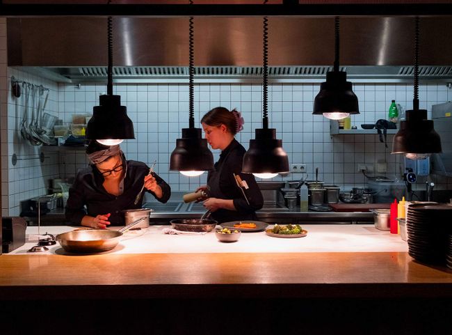 © Fressen und gefressen werden Parvin Razavi im &flora