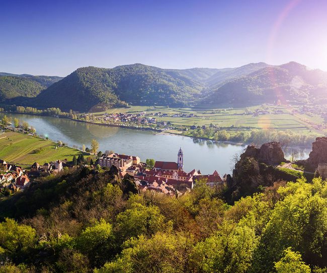 © Shutterstock Dürnstein im Frühling