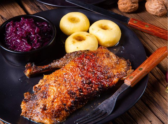 © Dar1930 / Getty Images Das perfekte Gansl: außen knusprig, innen saftig