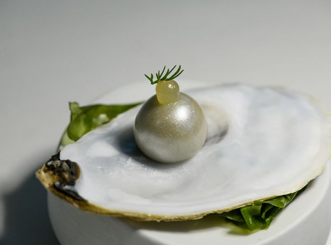 © Jürgen Schmücking Auster mit sphärischer Perle