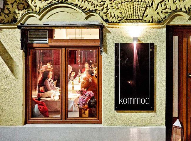 Große Weinauswahl und feine Küche im Kommod