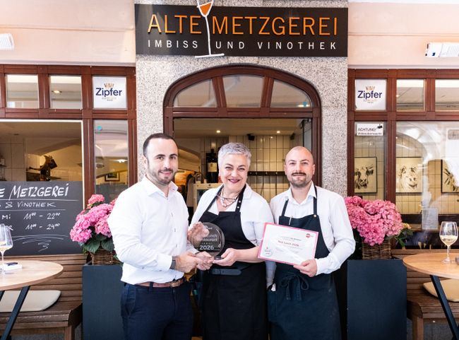 © Edenred V. l. n. r.: Christoph Monschein (Edenred), Michaela Walchshofer und Friedrich Walchshofer