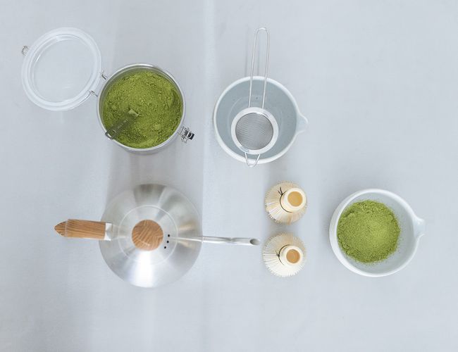 Matcha-Set mit Chasen, Schale und Teepulver