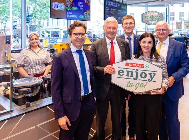 © SPAR / Brunnbauer Der Vorstand bei der „SPAR-enjoy-to-go“-Eröffnung