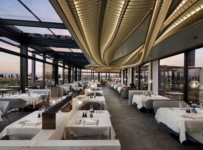 Das Cabrio-Restaurant mit Blick auf den Nachthimmel