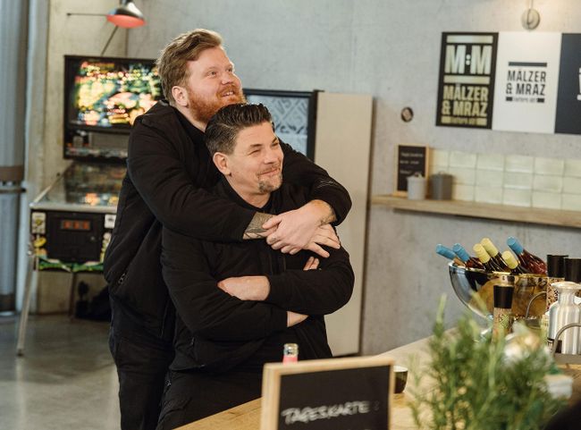 © RTL / Hendrik Lüders Mraz und Mälzer im Lieferduell