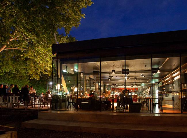 © Heuer am Karlsplatz Bald wird die Terrasse wieder bespielt