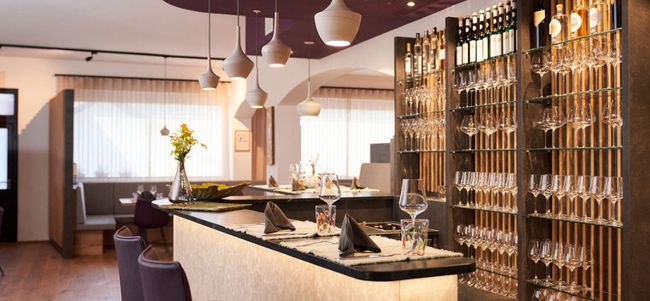 © Iris Milisits Barbereich mit Blick in die Gaststube