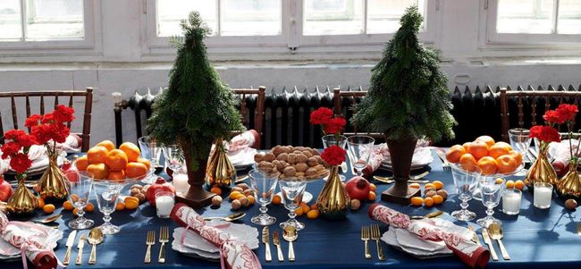 Der Festtagstisch kann auch ohne teurer Designer-Deko festlich gestaltet werden