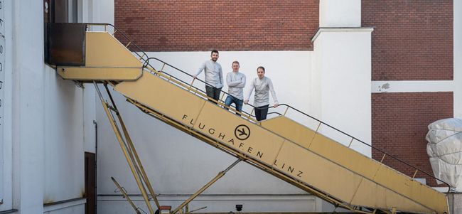 © Drehwerk Klemens Schraml, Max Rahofer und Lukas Kapeller heben bei "Tavolata" in Steyr ab.