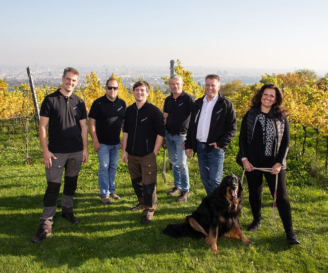 © Herbert Lehmann Das Kernteam im Weingarten